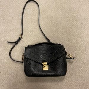 Louis Vuitton “pochette Métis “crossbody in black leather